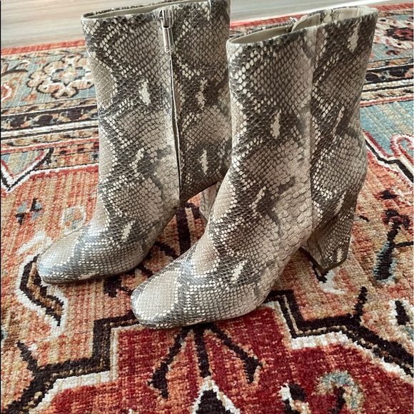 Sam Edelman Shoes - NEW NEVER WORN, Sam Edelman Snake Ankle Boot Heels, Size 8.5